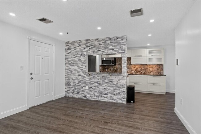 Building Photo - 20 Walden Dr
