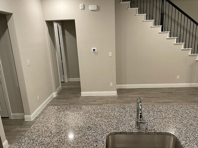 Building Photo - 207 Suma Dr