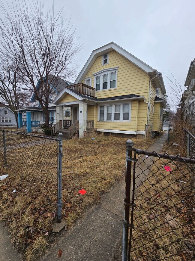 Building Photo - 3600 N Port Washington Rd