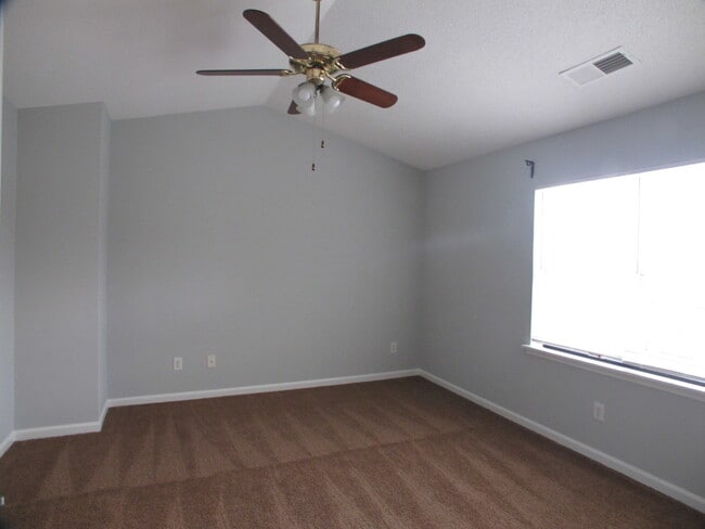 Building Photo - Pristine 2 bedroom, 2.5 bath Townhome located in the Roxborough Community!