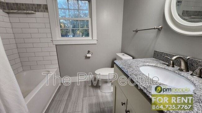 Building Photo - 2 Pineview Dr