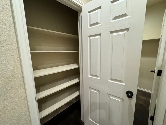 Building Photo - Beautiful 3x2 Duplex in New Braunfels, TX!