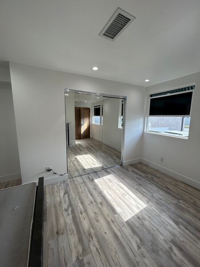 Building Photo - 1858 W 83rd St