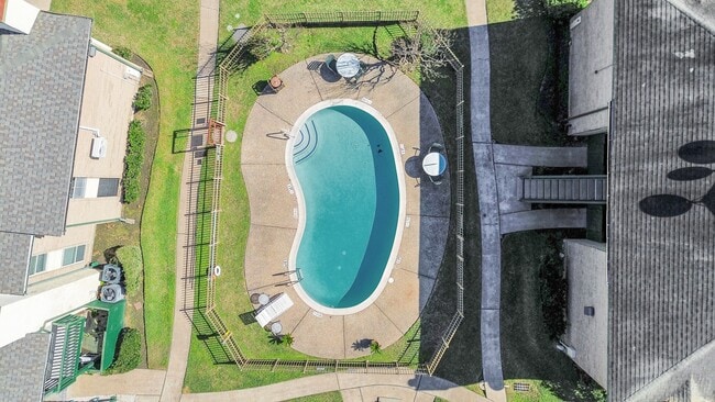 Building Photo - 1516 Bay Area Blvd