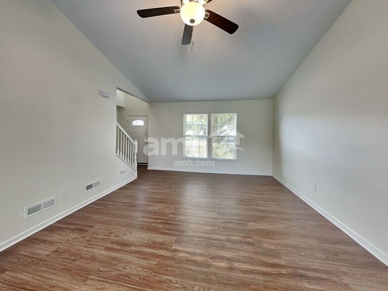 Building Photo - 466 Indian Lake Dr