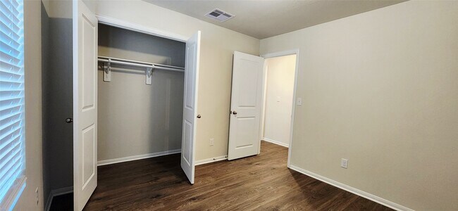 Building Photo - 406 Magnolia Ln