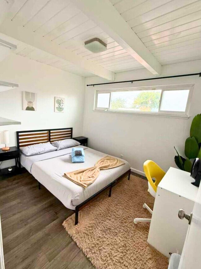 Building Photo - 2312 Bonar St