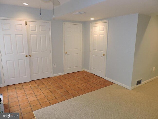 Building Photo - 12823 Kitchen House Way