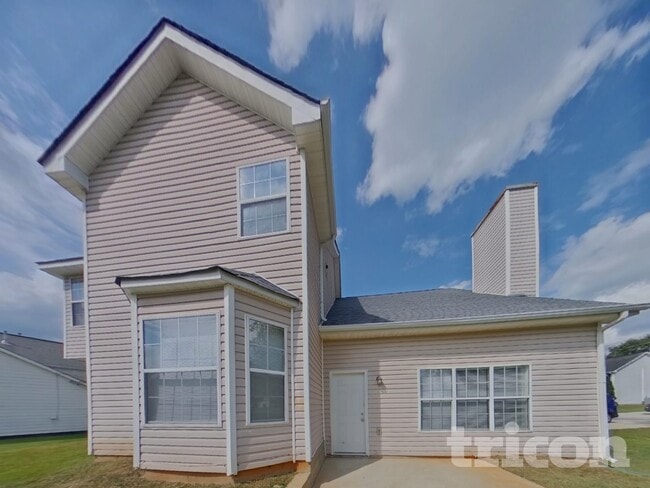 Building Photo - 2338 Briar Knoll Rd