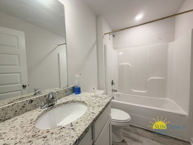 Building Photo - Spacious 5-Bedroom Home in Plantation Woods, East Milton!