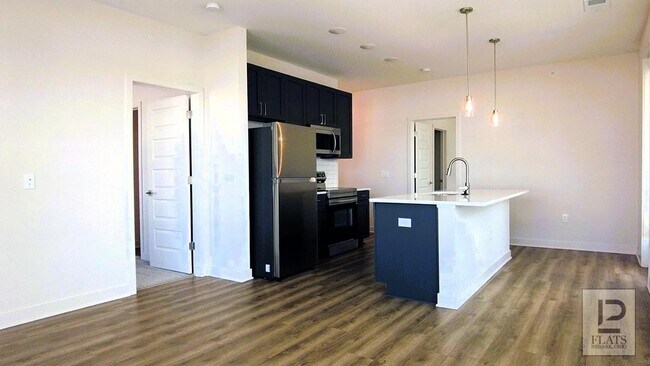 Building Photo - 1370 Log Pond Dr