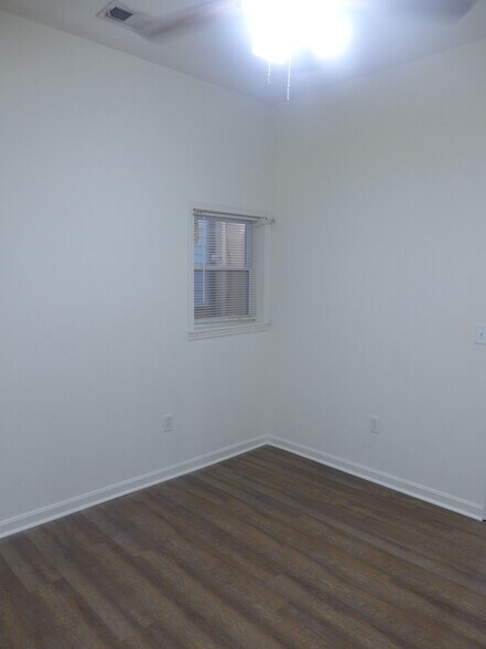 Building Photo - 326 Park Ave