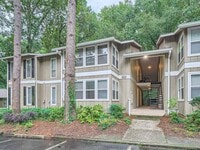 Building Photo - Renovated Condo Available in Sandy Springs!