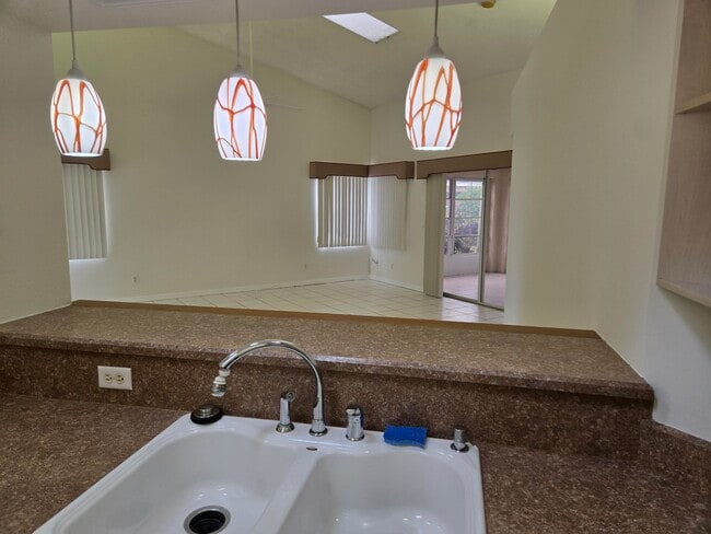 Building Photo - 4234 SE Home Way