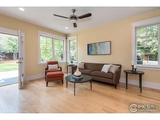 Building Photo - Charming Craftsman Gem Near McKinley Park