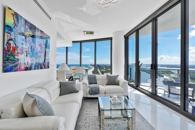 Building Photo - 15701 Collins Ave