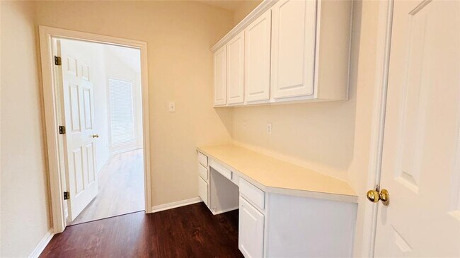 Building Photo - 3218 Oak Cliff Ln