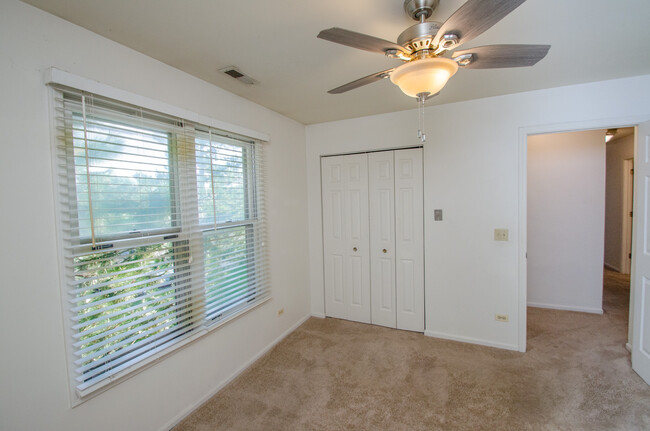 Corner bedroom - 185 Brook Ln