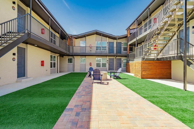 Building Photo - Parkside Green at Bishop Ridge