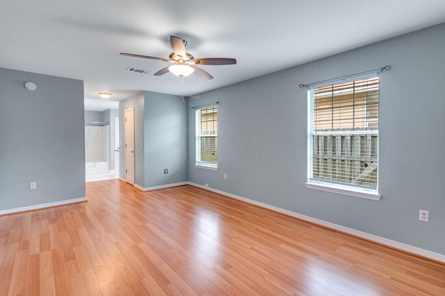 Building Photo - 210 S Shore Dr