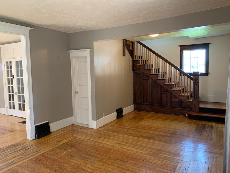 Building Photo - 4821 Walker Ave