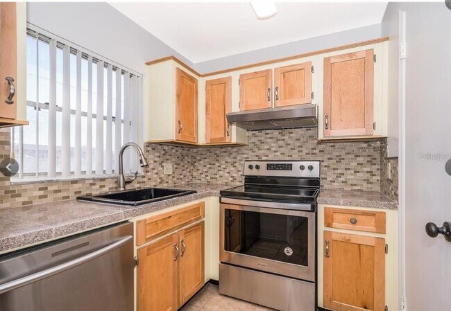Building Photo - 4261 Pershing Pointe Pl