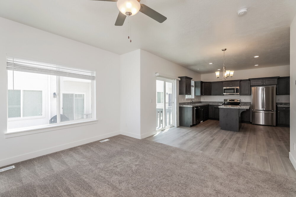 Building Photo - 4762 E Lk Cor Dr