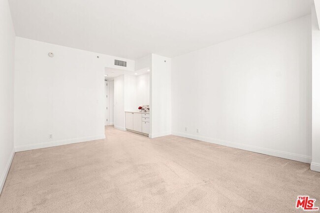 Building Photo - 10520 Wilshire Blvd