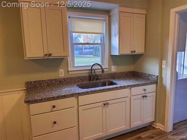 Building Photo - 110 Hamata Ave