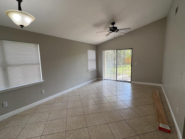 Building Photo - 11644 Sarita Ct