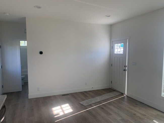 Building Photo - ** MOVE IN BONUS of $500.00 ** (If an agreement is signed by April 30th 2026) A brand new ADU (Ac...