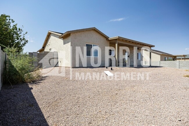 Building Photo - Beautiful Upgraded Home with Furnishings i...