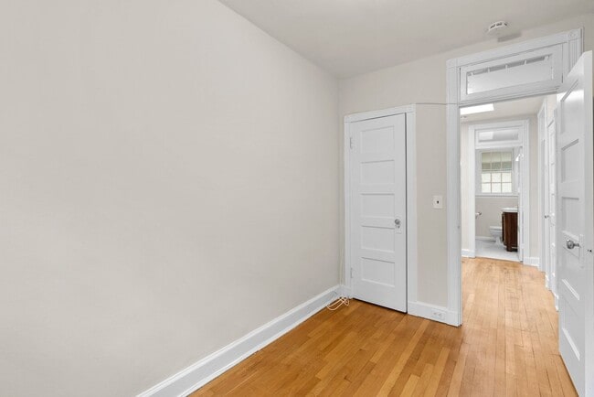Building Photo - 3 Bed 2 Bath - Glover Park Row Home - Fini...
