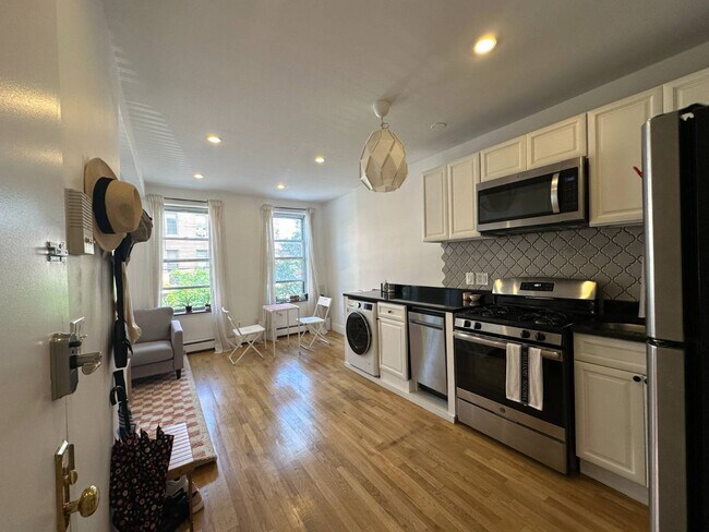 Building Photo - 293 Van Brunt St