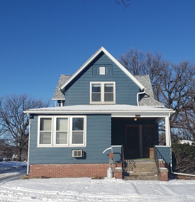 Primary Photo - 1133 E North St