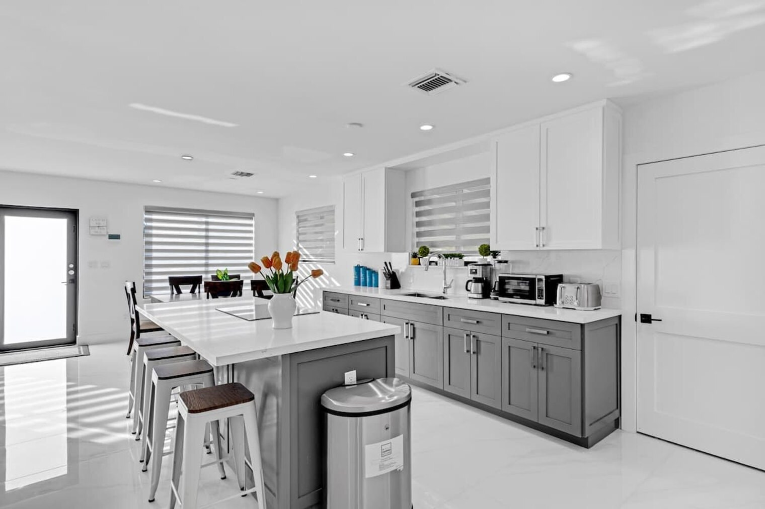 Building Photo - 17835 NE 6th Ave