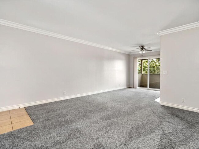 Building Photo - Beautiful Upper Level Condominium Home