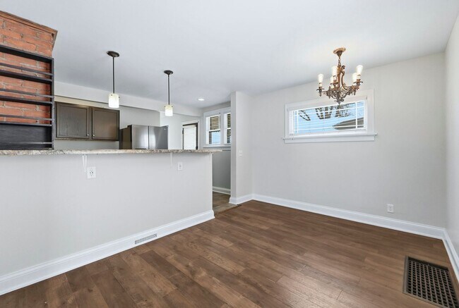 Building Photo - 714-716 Packard Ave