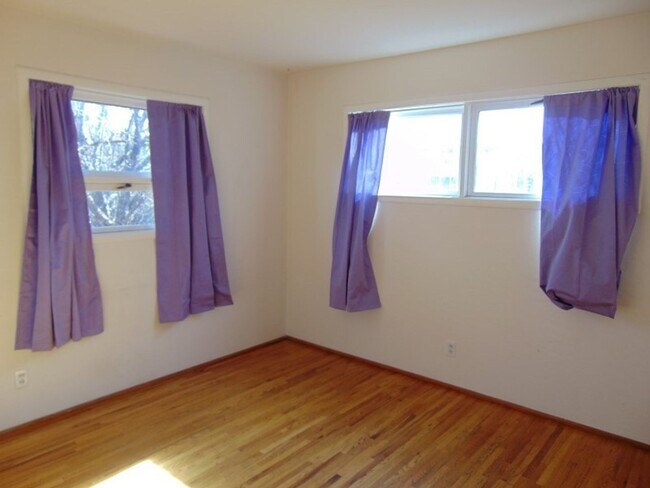 Building Photo - 123 Sombrio Dr