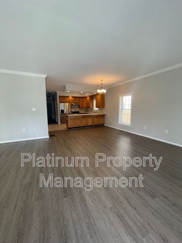 Building Photo - 48 Weyman Ave SW