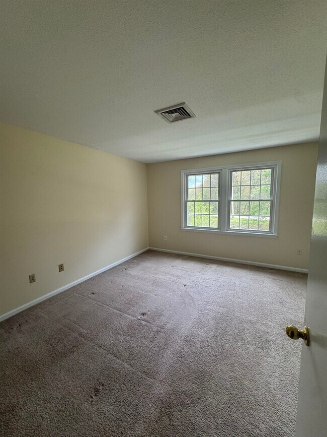 Building Photo - 123 Fox Hollow Way