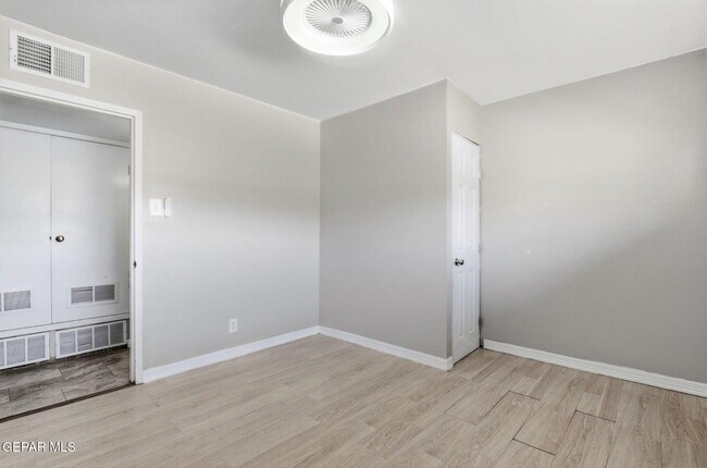 Building Photo - 4312 Wallington Dr