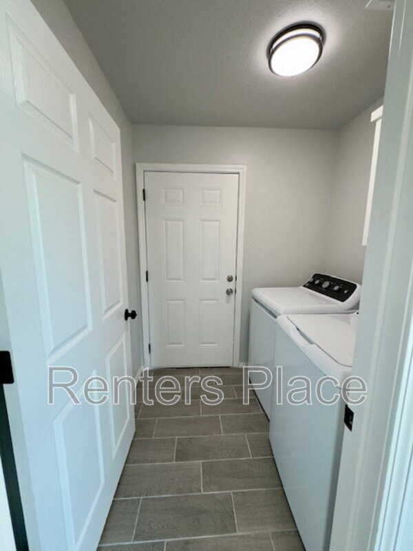 Building Photo - 3607 W Beech