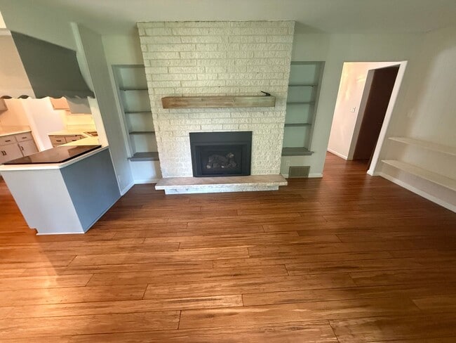 Building Photo - Updated 3BR Home in Prime Wauwatosa Locati...