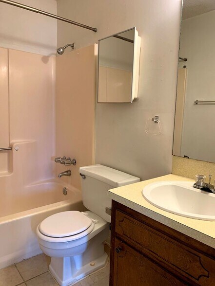 Building Photo - 917 N 7th St