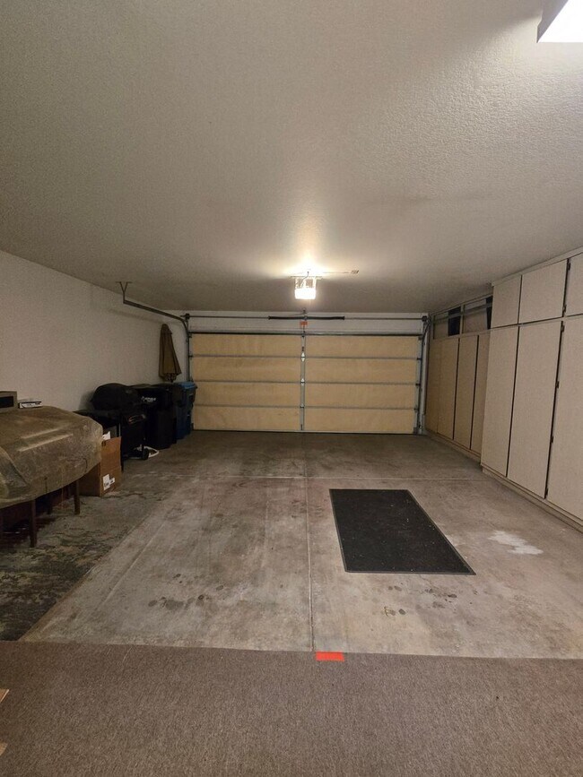 Building Photo - Fully Furnished single story 2 bed 2 bath ...