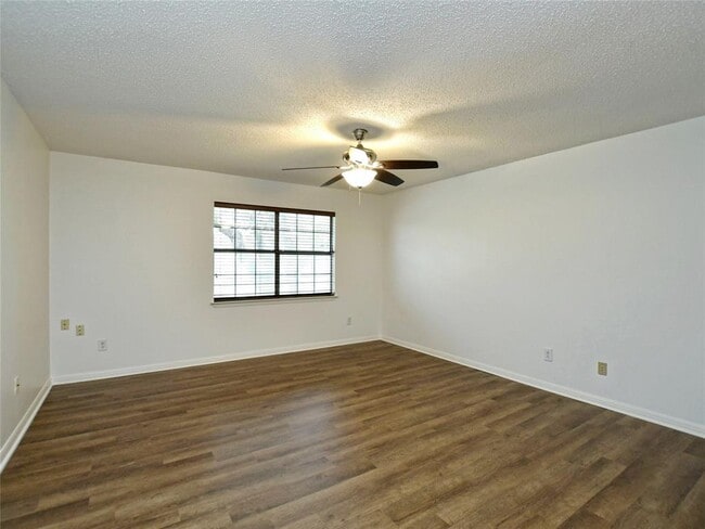 Building Photo - 3800 Palomar Ln