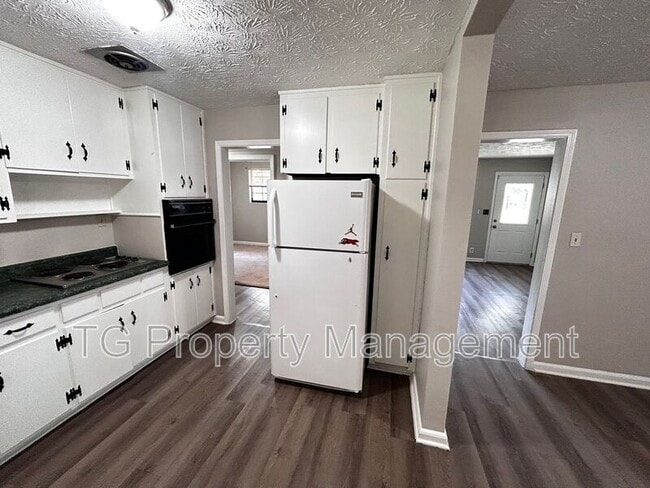 Building Photo - 6422 Solandra Dr