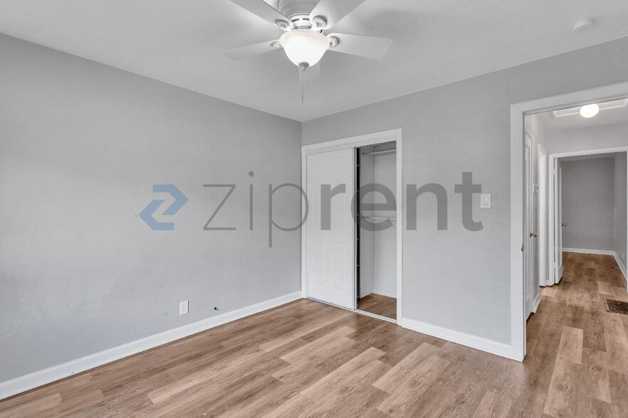 Building Photo - Unit