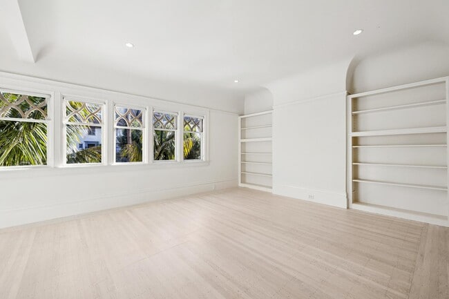 Building Photo - 2470 Broadway